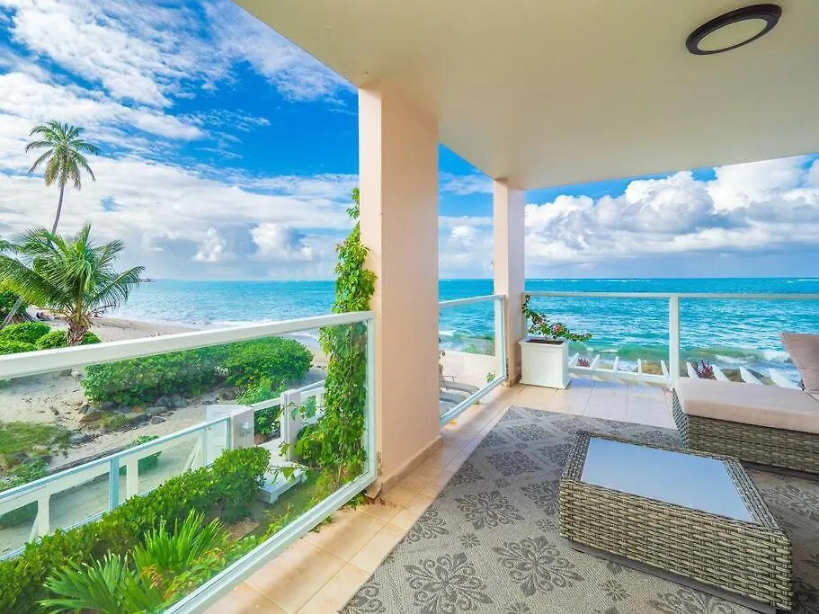 Vila Casa Del Mar - Large Ocean Front Home On Sandy Beach With Pool Loiza