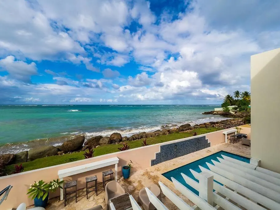 Vila Casa Del Mar - Large Ocean Front Home On Sandy Beach With Pool Loiza